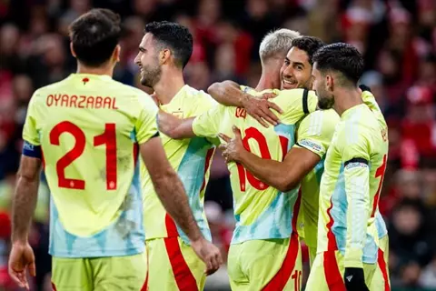 لم يخسر آخر 10 مباريات.. منتخب إسبانيا يتسلح بملعب فالنسيا أمام هولندا